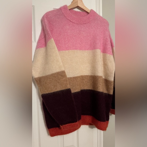 H&M Sweater - Picture 9 of 9